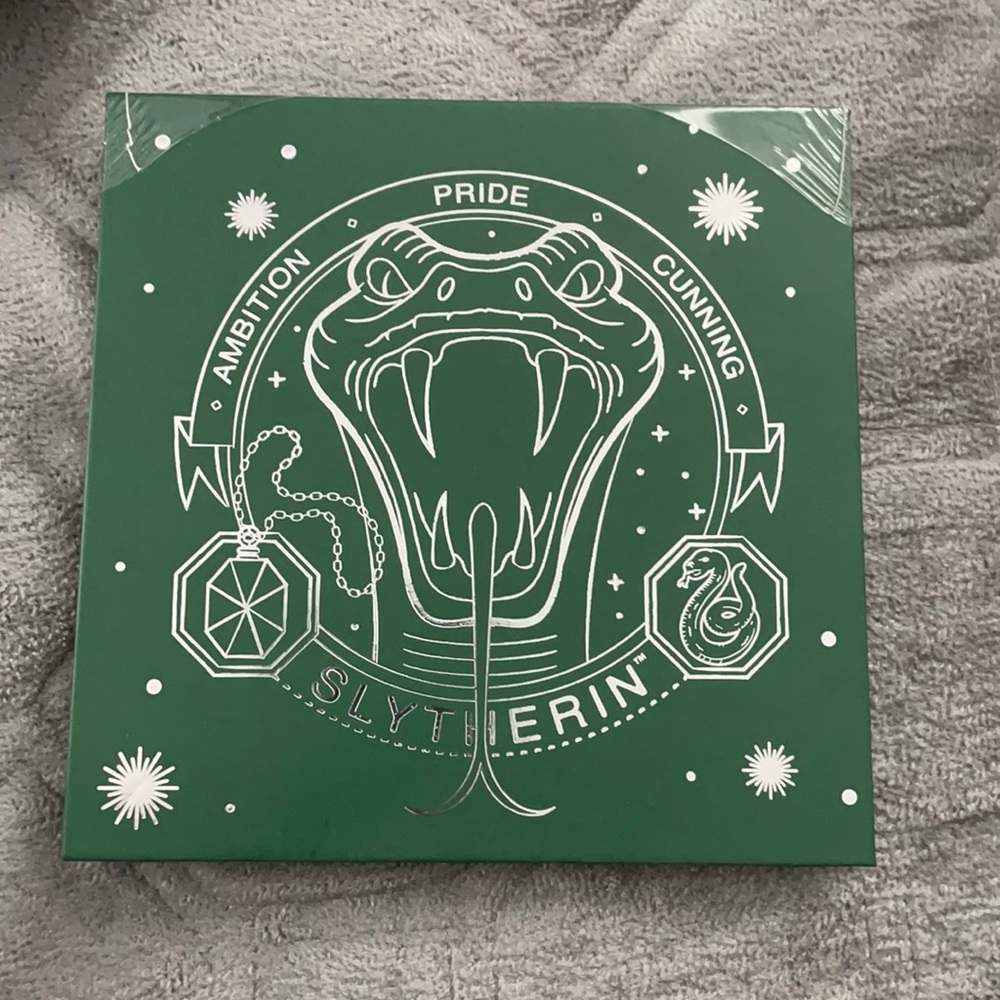 Harry Potter Slytherin pallet